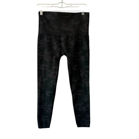 Spanx Black Camo High-Waisted Leggings 2X Provide Style And Comfort With A Sleek - Picture 4 of 4